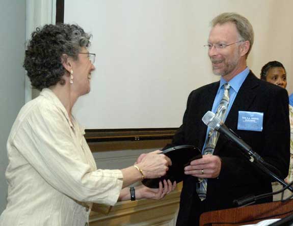 Peter Muste accepts award